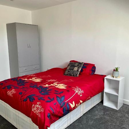 Layrek London 1 Bedroom Flat מראה חיצוני תמונה